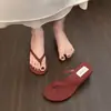 2026 Chanclas de Moda Tendencia Versátiles de Suela Gruesa Estilo Coreano Diseño Simple Adecuadas para Primavera y Verano Ropa Exterior para Mujer