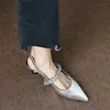 Sandálias Francesas Retrô de Couro Macio Bico Quadrado Femininas Bico Fino com Strass Salto Médio Costas Abertas Mary Jane Tira Única Salto Alto