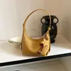 Bolso tejido bajo el brazo para mujer, nuevo modelo 2026, bolso de hombro y cruzado con un toque de alta gama, bolso de media luna versátil con un diseño único