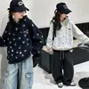 Sudadera de principios de otoño para niña, nuevo estilo primavera y otoño 2026, camiseta básica para niños medianos y grandes, estilo dulce y fresco, sudadera con capucha y estampado de estrellas