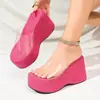 Sandalias de cuña de suela gruesa estilo influencer de moda para mujer, Nuevo diseño Verano 2026 con letras, Sandalias de vestir sin cordones de tacón alto para exteriores