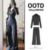 Traje deportivo casual para mujer 2026 con sudadera de rayas finas y pantalones, un conjunto de atuendos elegantes y sofisticados al estilo old money