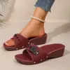 Nuevas sandalias de mujer de comercio exterior transfronterizo con suela gruesa, hebilla, remaches y tacón de cuña abierto para la playa