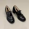 Sapatos de couro estilo britânico, novidade outono 2026 estilo francês patchwork salto plataforma bico fino sapatos de salto único estilosos, mocassins elegantes de salto médio