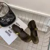 Mary Jane estilo floresta retrô fofo 2026 sapatos de avó que aumentam a altura para mulheres com uma única tira, boca rasa, bico redondo, novo modelo