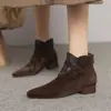 Botines retro estilo francés para mujer, nueva colección otoño/invierno 2026, con punta fina, tacón grueso, forro de felpa y un diseño que combina diferentes materiales para un efecto adelgazante, pareciendo una bota de algodón crudo