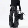 Jeans vintage lavados de marca de moda con dobladillo deshilachado para hombre, estilo visual punk, vibra de la alta calle americana, pantalones largos ligeramente acampanados de estilo workwear.