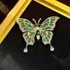 Broches de Cristal Imitação de Alta Venda Europeus e Americanos para Mulheres, Broches de Flor e Animal Exquisitos de Alta Qualidade, Broches de Terno Modernos e Elegantes