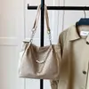 Bolsa de Mão Tendência e Fashion 2025 Nova Estilosa Versátil para o Dia a Dia Sob o Braço Ombro Bolsa Tote