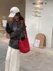 Bolso de Piel Roja Ankora Otoño e Invierno Nuevo Bolso Cubo de Felpa Suave y Ceroso Bolso de Hombro Individual Cruzado Bolso de Tela de Doble Cara de Gran Capacidad