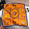 Lenço de Seda com Estampa de Cavalo Estilo Britânico Retrô para Mulheres, Lenço Quadrado Patchwork Xadrez Versátil da Moda, Acessório Diário Lenço de Pescoço