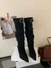 Botas sexy de camurça com bico fino, plissadas e empilhadas para mulheres, botas de moda de salto alto com fivela de cinto, botas de cano alto finas com saltos finos, botas longas estilo europeu e americano
