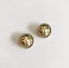 Pendientes Metálicos Retro Minimalistas Europeos y Americanos con Forma de Botón, Populares en Redes Sociales, Modernos y Elegantes, con un Diseño Único
