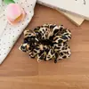 Presilha de Banana em Tecido Plissado Estampado de Leopardo, Estilo Levemente Maduro, Design Preguiçoso e Simples, Versátil, Reduz a Idade, Acessório de Cabelo para o Dia a Dia
