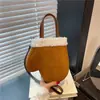 Bolso de hombro de felpa transfronterizo, nuevo estilo de comercio exterior, bolso con forma de guante, cálido y práctico para ir al trabajo, bolso de mano y bandolera, bolso para mujer al por mayor personalizado
