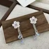 Nuevos pendientes de flor de cerezo con borlas para mujer, pendientes de pétalos, diseño de nicho, pendientes largos versátiles, venta al por mayor en vivo