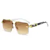 Gafas de Sol Estilo Nuevo, Cuadradas de Moda con Media Montura, Varillas Cortadas en Diamante y Decoración Floral, Gafas de Sol Doradas para Venta al por Mayor Transfronteriza