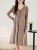 Moda Otoñal Francés Retro Suave Vestido de Punto Cuello en V Estilo Occidental Puro Elegante Vestido de Interior Casual Combinable para Todo