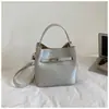 Bolso de Mano Pequeño Vintage para Mujer 2026 Nuevo Estilo Coreano Bolso Cubo de Nicho Bolso de Hombro Cruzado de Moda para el Trabajo Tendencia
