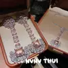 Joyas: Aretes de Araña en Forma de Abanico con Piedras Preciosas Florales, Conjunto de Collar de Diamante Rosa Girasol Personalizado de Alta Gama
