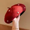 Fabricante de Boinas de Lana Pura Ofrece Personalización en Lotes Pequeños de Sombreros Artísticos Estilo Japonés Hechos a Mano con Perlas y Pedrería con Producción Rápida de Muestras en 7 Días