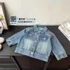Jaqueta Jeans Infantil 2026 Primavera e Outono Novo Estilo Coreano Masculina e Feminina Elegante Retrô Cardigã Top para Bebê Tendência