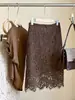 Falda midi de terciopelo hueca de encaje vintage estilo francés para mujer, nueva de principios de otoño, de cintura alta, adelgazante, elegante, ajustada al cuerpo