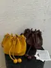 Bolsa de saco com cordão super popular estilo coreano transfronteiriça para mulheres, novo modelo 2026, tendência este ano, bolsa de ombro e transversal requintada, estilo bolsa da sorte
