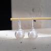 Pendientes Yuebao de plata de ley S925 con perlas de agua dulce, estilo vintage, desgastados, de lujo, con diseño ligero y redondo, con gancho para la oreja.
