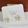 Pendientes Minimalistas de Flor de Arena Plateado Mate, Moderno Diseño de Pistilo de Flor, Lujo Ligero, Sensación de Alta Gama, Versátiles para el Trabajo, Pendientes Elegantes para Mujer, Modernos