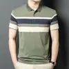 Camisa Polo Fresca de Manga Corta para Hombre Verano 2025 Joven y de Edad Media Casual Rayas Cuello Solapa Bolsillo de Solapa Estilo Pantalón