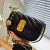 Bolso pequeño de alta calidad para mujer, otoño e invierno 2023, nueva moda, bolso de mensajero con cadena de nicho, bolso cuadrado pequeño popular para mujer