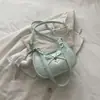 Bolsa de mão de bolinhas super popular estilo coreano para mulheres, modelo novo com um toque jovem e sofisticado, adequada para o trabalho, pode ser usada como bolsa de ombro ou bolsa transversal, requintada bolsa de axila