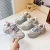 Zapatillas deportivas para niñas 2026 nuevo otoño malla transpirable zapatillas tipo papá para niños antideslizantes ligeras casuales para niños de moda