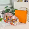 Estilo Europeo Lujo Ligero Tela Hermes Porcelana Ósea Gama Alta Cena Occidental Hotel de Gama Alta Club Juego de Tazas y Platillos de Café para Pareja Set de Regalo
