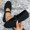 Comércio Exterior Europeu e Americano Tamanho Grande Flyknit Respirável Sapatilhas Flats Femininas Colorblock Vazadas Decote Baixo Preguiçosas para Trabalho wish Fonte
