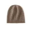 Cachemira Otoño/Invierno 2026 Nuevo Gorro de Punto de Alta Gama para Mujer, Color Sólido, Tejido de Trenzado, Protector de Orejas, Cálido, Moderno