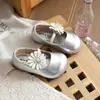 Zapatos Mary Jane de Cuero Dulces con Flores para Niñas Colección Primavera/Verano 2026 Mocasines de Suela Suave para Niños en Colores Brillantes Zapatos Individuales Estilo Bosque