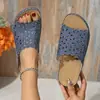 Zapatillas de cuña de tacón medio de PU huecas con flores informales sencillas de verano 2024 para mujer, de talla grande, para comercio exterior transfronterizo