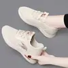 Zapatos de mujer 2024, nuevos zapatos casuales de verano a la moda, deportivos, antideslizantes, resistentes al desgaste, transpirables, suela suave, especiales para el trabajo.
