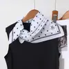 Pañuelo Cuadrado Pequeño 100% Algodón, Suave y Amigable con la Piel, Transpirable, Adecuado para Todas las Estaciones, Estilo Artístico, Pañuelo Decorativo Versátil, Bufanda para Cuello para Mujer