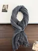Bufanda larga texturizada vintage estilo japonés, chal de borlas en color sólido de baja saturación, ligero y transpirable para otoño e invierno, adecuado para combinar con bufandas de seda