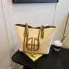 Bolsa de Axila Grande Capacidade para o Dia a Dia Nova Bolsa Feminina 2025 Bolsa de Ombro Casual e Estilosa Bolsa Tote Elegante com Costura em Cor Contrastante