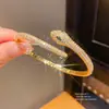 Pulseira Aberta em Forma de Cobra Banhada a Ouro 18K com Zircônia Estilo Retro Cool Pulseira Joias Simples de Luxo Leve