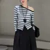 Top de punto a rayas de bloques de color estilo coreano, sin hombros, manga larga para mujer, top corto sin hombros de alta gama para principios de otoño