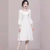 Vestido Blanco de Manga Larga Estilo Francés Modelo 2026 para Registro y Compromiso, Vestido Sencillo de Longitud Media con Cuello Cuadrado