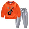 Conjunto de Sudadera para Niños Otoño/Invierno 2026, Nuevo Modelo Elegante para Niños Mayores, Forro Polar y Engrosado para Calor, Conjunto de Invierno de Manga Larga
