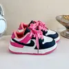 Tênis infantil de cano baixo, sapatos da moda para meninas, novo modelo da primavera de 2026, tênis esportivos respiráveis para crianças mais velhas