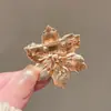 Broche de Flor de Bauhinia Blanca Nuevo 2026 para Mujer, Pequeño Pin de Corsage Estilo Chanel, Elegante Accesorio para Solapa de Traje Anti-Exposición