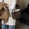 Bolso Cubo de Peluche Nuevo 2026 para Mujer, Bolso de Hombro Cruzado Individual con Acabado de Lujo, Bolso Cesta Casual con Patrón de Lichi